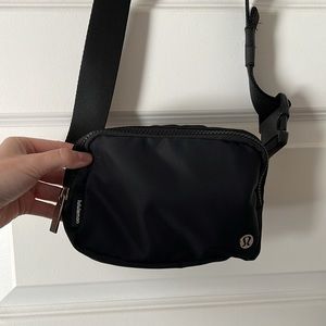 LULULEMON EVERYWHERE BELT BAG